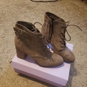 Steve madden. Tan/taupe boots. Never worn.